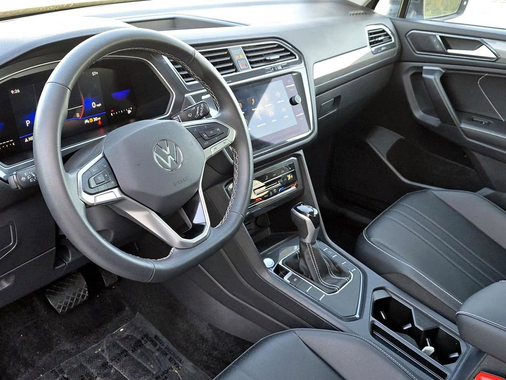 Used 2024 Volkswagen Tiguan SE image 23
