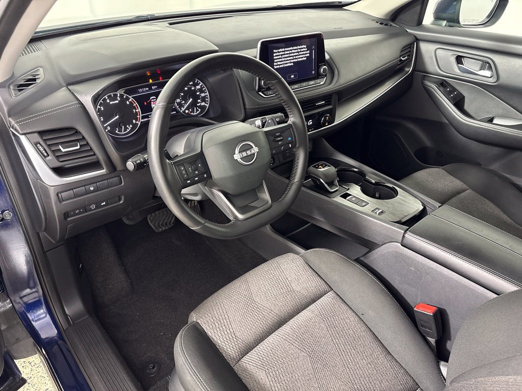 Used 2025 Nissan Rogue SV FWD image 14