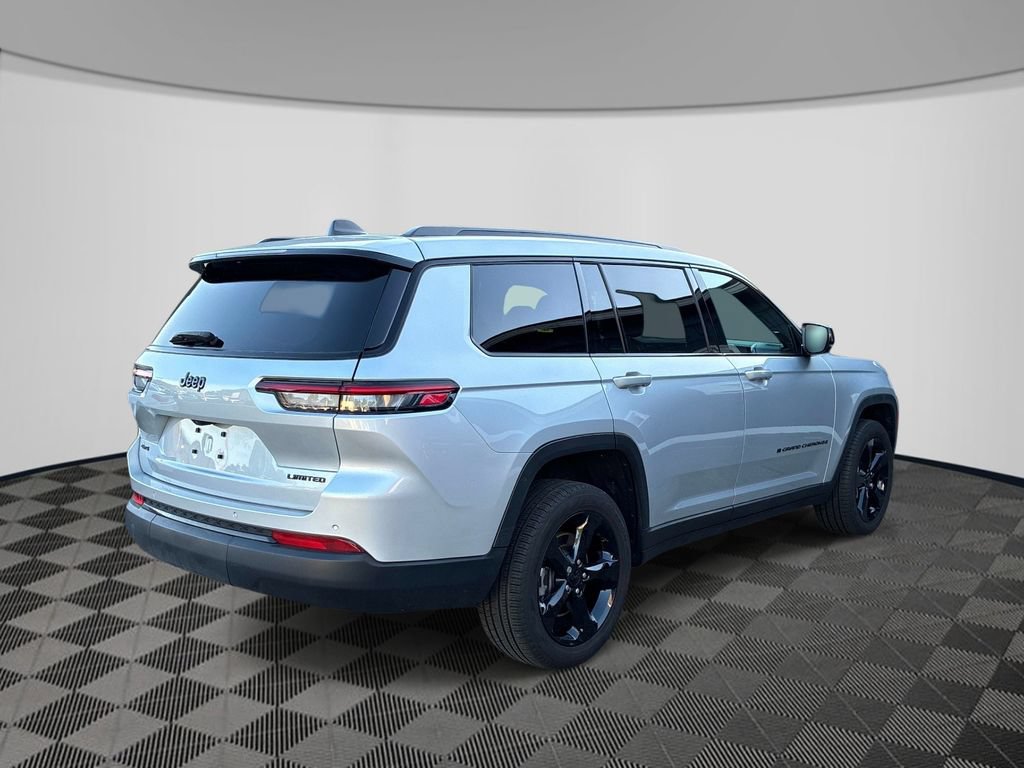 Used 2024 Jeep Grand Cherokee L Limited w/ Black Appearance Package AWD/4WD image 7