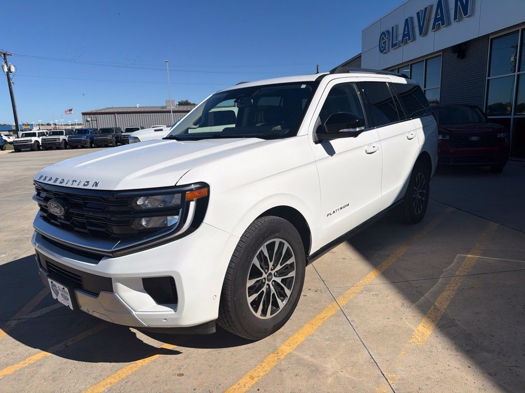Used 2025 Ford Expedition Platinum AWD/4WD image 3
