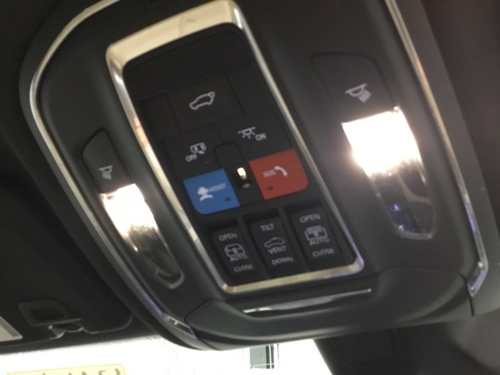 Used 2024 Jeep Grand Cherokee Limited w/ Trailer Tow Package AWD/4WD image 41