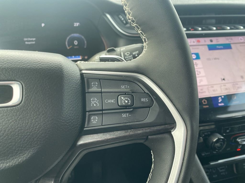 Used 2023 Jeep Grand Cherokee L Limited w/ Trailer Tow Group (B) image 2