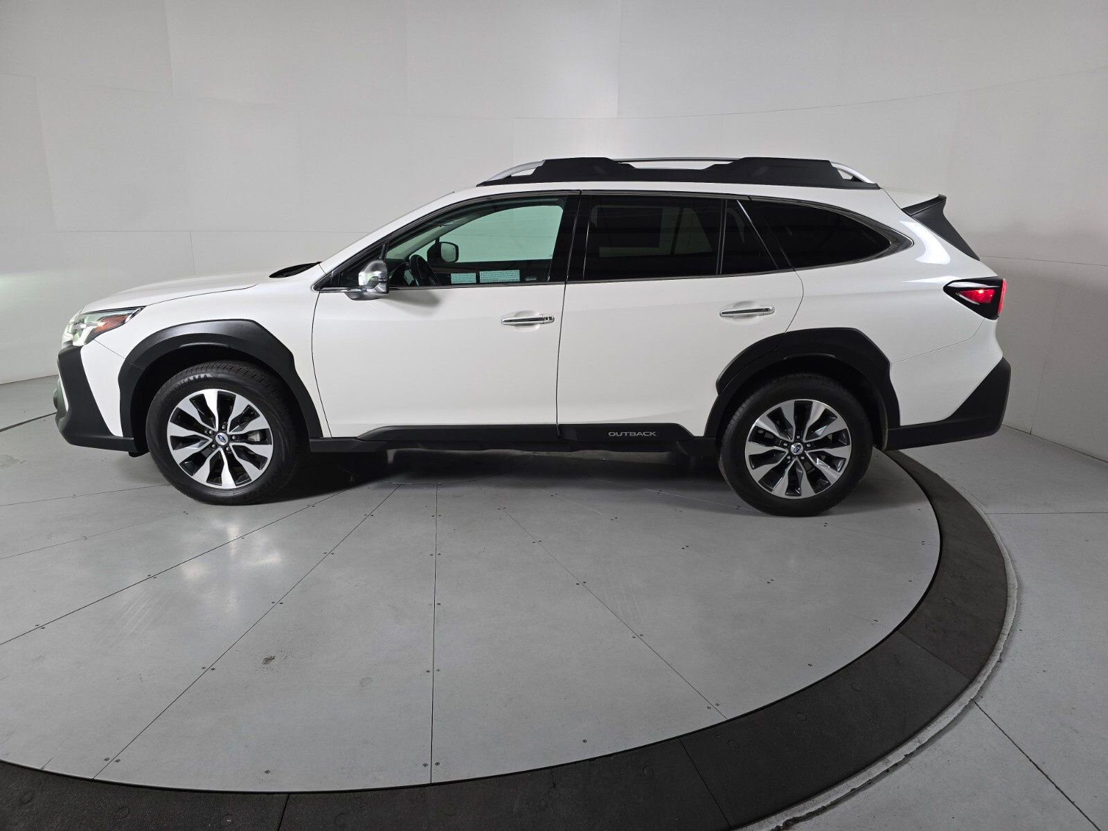 Certified 2023 Subaru Outback Touring XT image 2