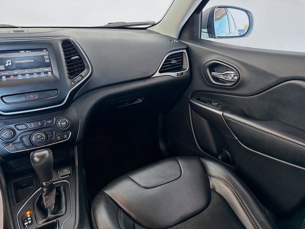 Used 2019 Jeep Cherokee Latitude Plus w/ Comfort/Convenience Group image 21