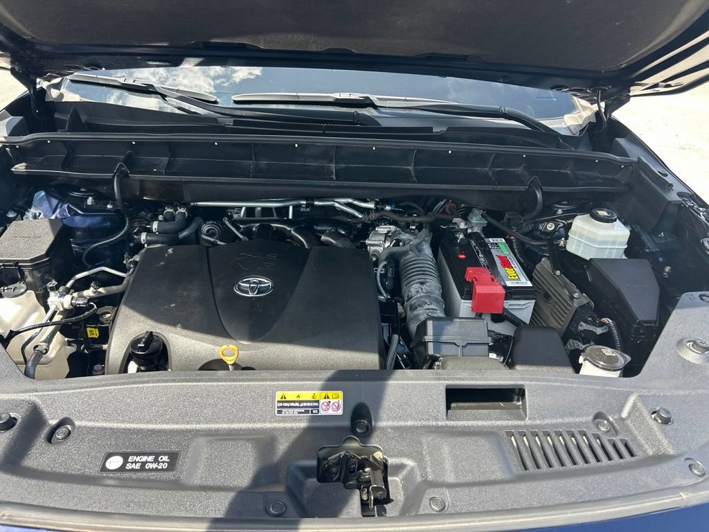 Used 2022 Toyota Highlander L FWD image 16