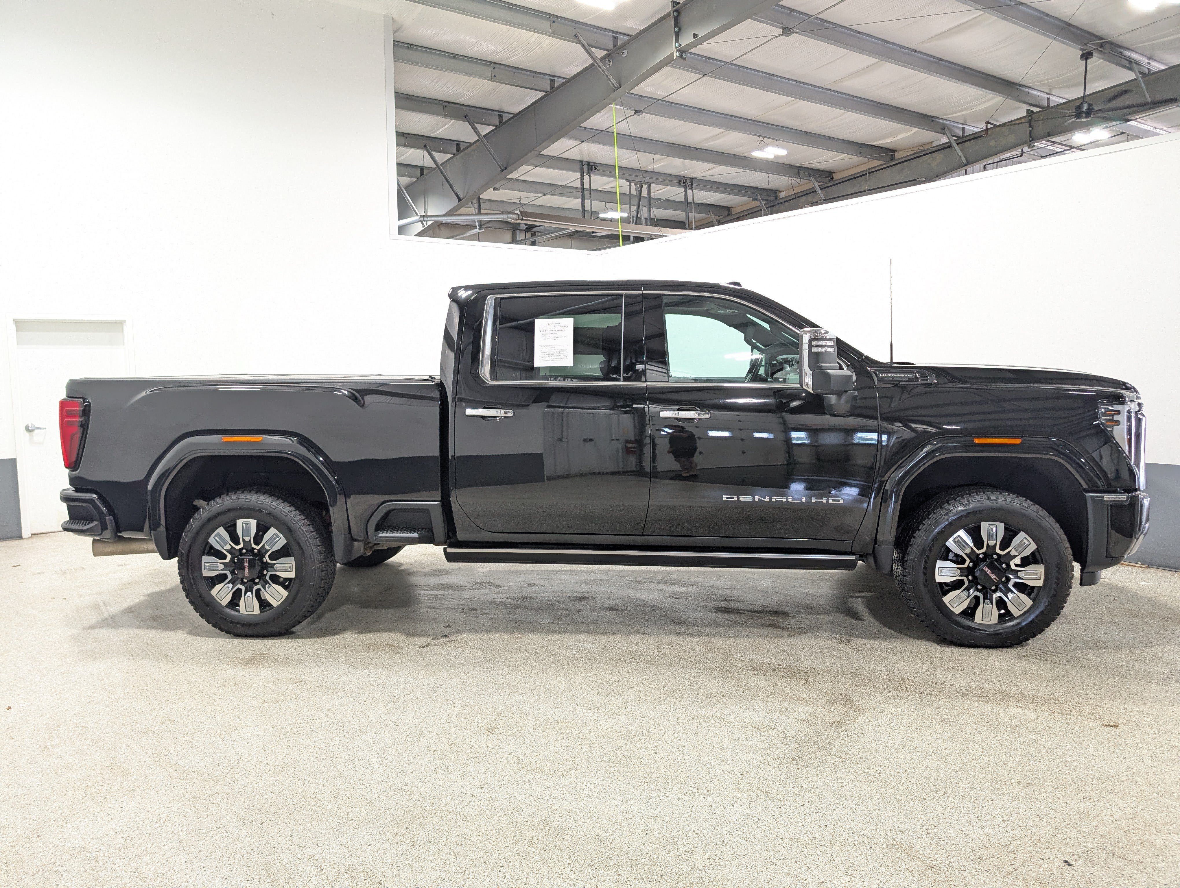 Used 2024 GMC Sierra 3500 Denali Ultimate AWD/4WD image 2