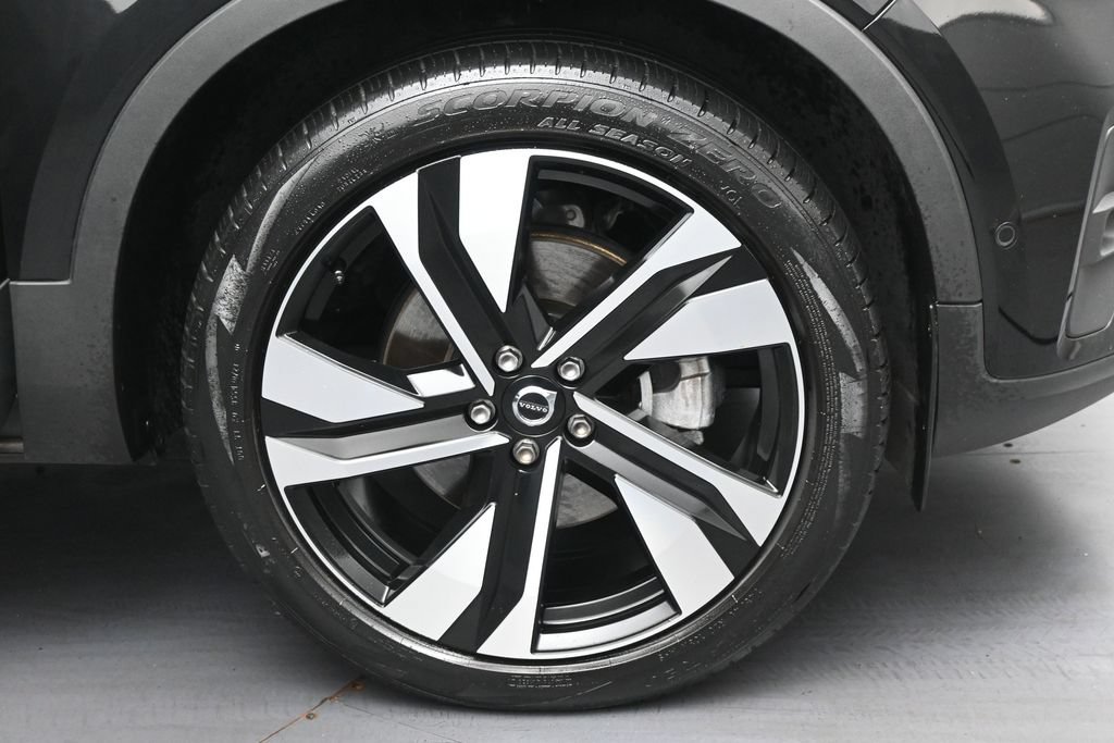 Used 2023 Volvo XC40 B5 Ultimate w/ Climate Package AWD/4WD image 32