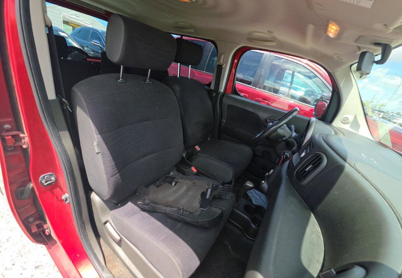 Used 2011 Nissan Cube 1.8 S w/ Interior Designer Pkg FWD image 10
