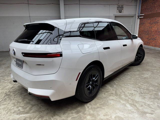 Used 2026 BMW iX xDrive60 image 5