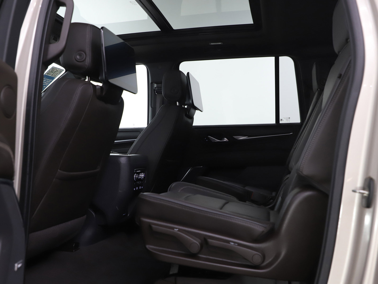 Used 2022 GMC Yukon XL Denali w/ Denali Ultimate Package image 21