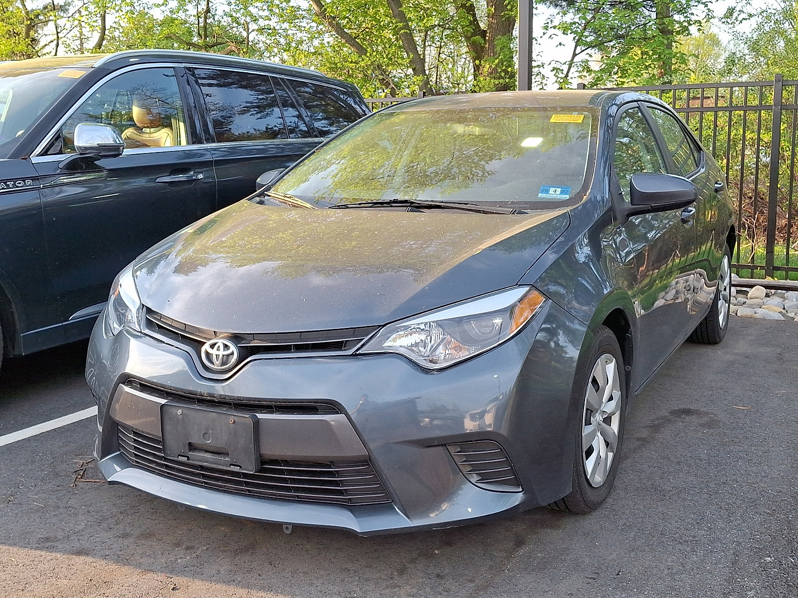 Used 2016 Toyota Corolla LE FWD image 2