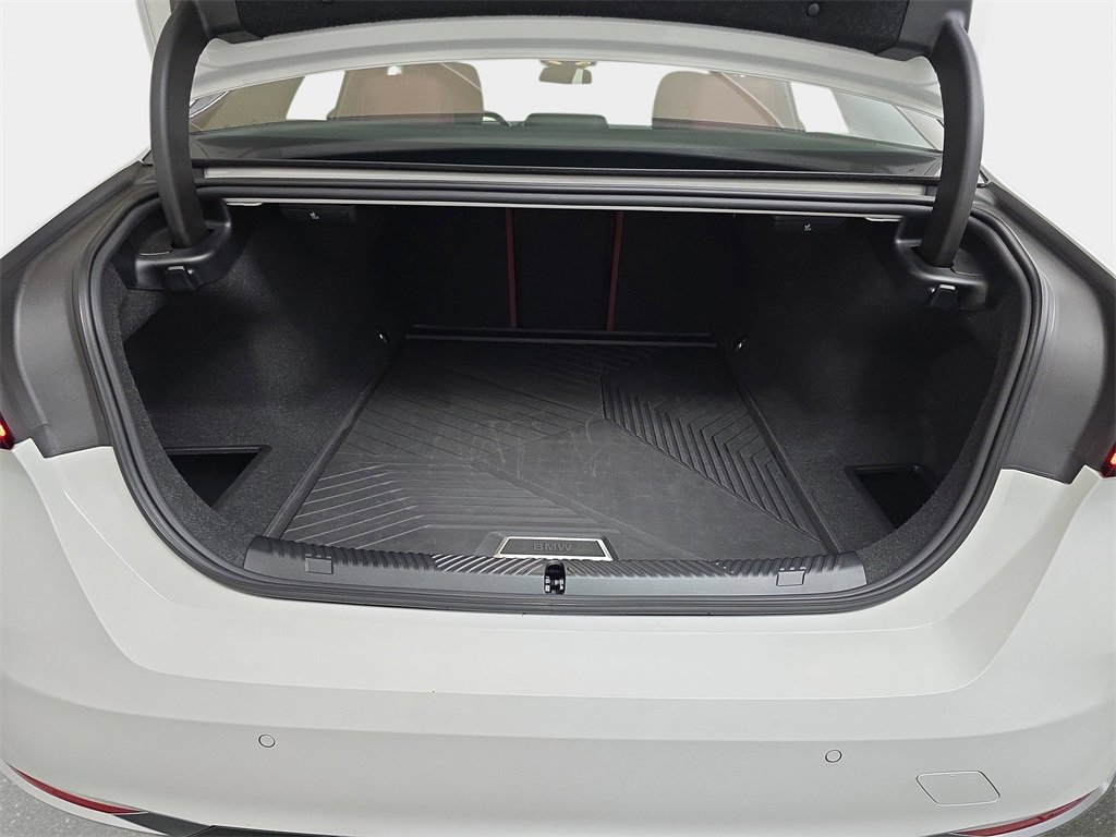 Used 2025 BMW i5 xDrive40 w/ Premium Package image 15