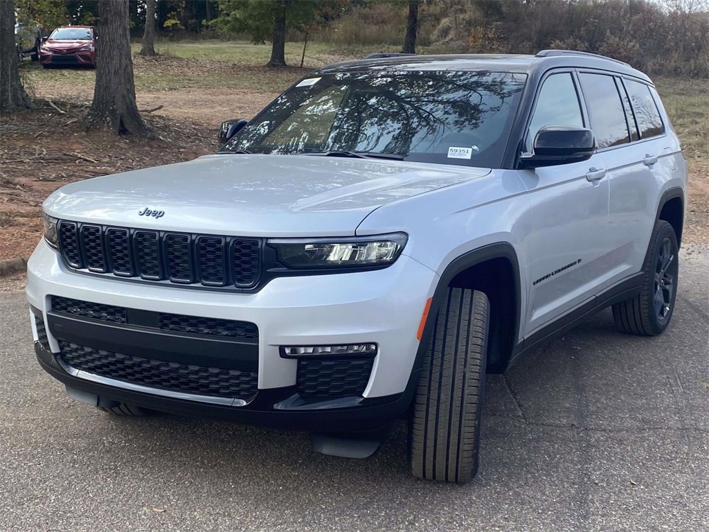 New 2025 Jeep Grand Cherokee L Limited image 3