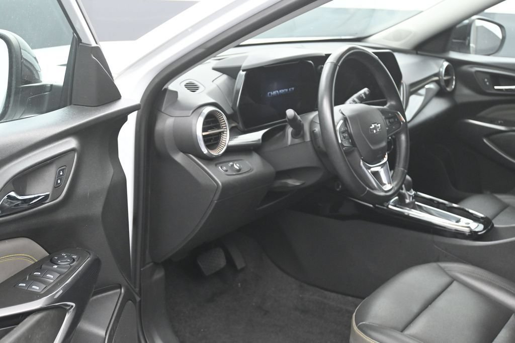 Used 2025 Chevrolet Trax ACTIV FWD image 10