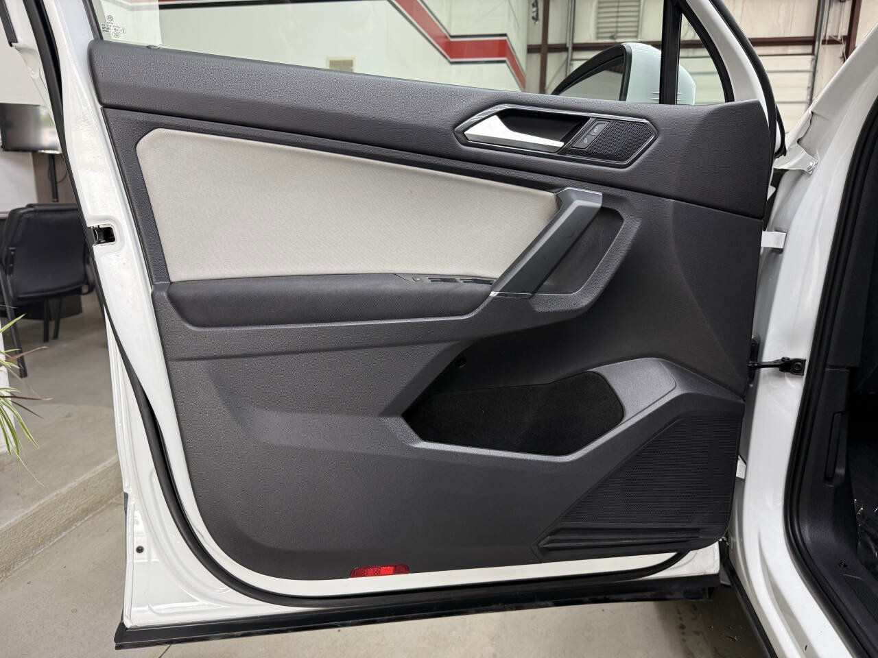 Used 2018 Volkswagen Tiguan S AWD/4WD image 10