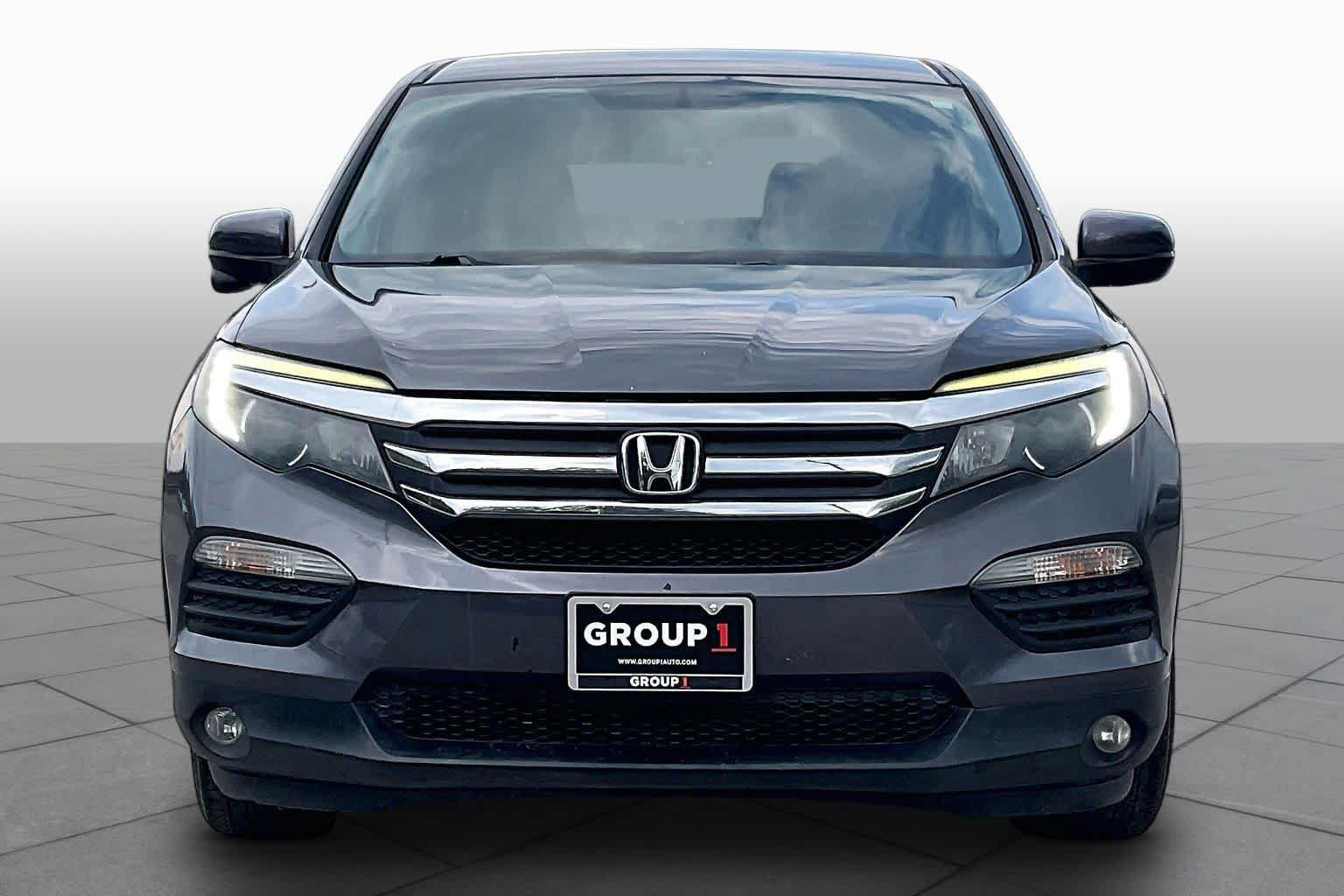 Used 2017 Honda Pilot EX image 4