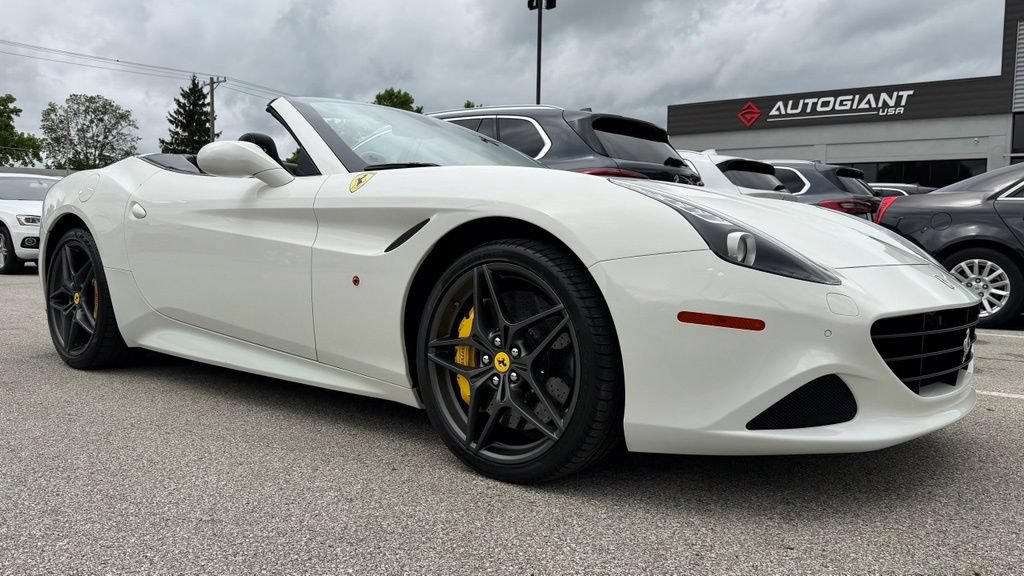 Used 2015 Ferrari California T RWD image 10
