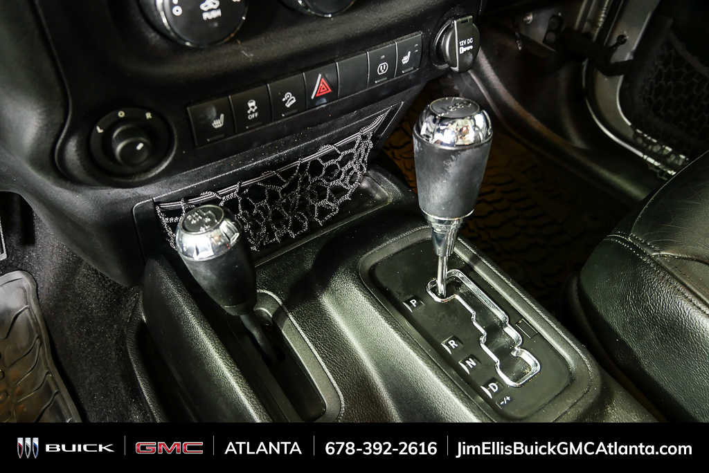 Used 2015 Jeep Wrangler Unlimited Sahara AWD/4WD image 15