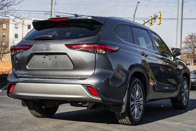 Used 2021 Toyota Highlander Platinum image 4
