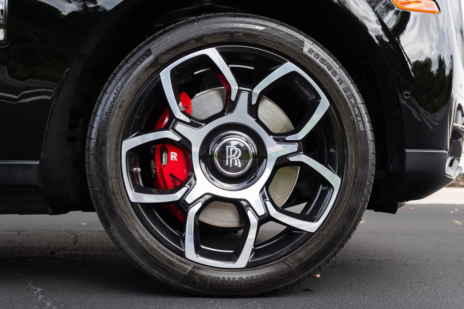 Used 2022 Rolls-Royce Cullinan Black Badge w/ Dark Exterior Package AWD/4WD image 9