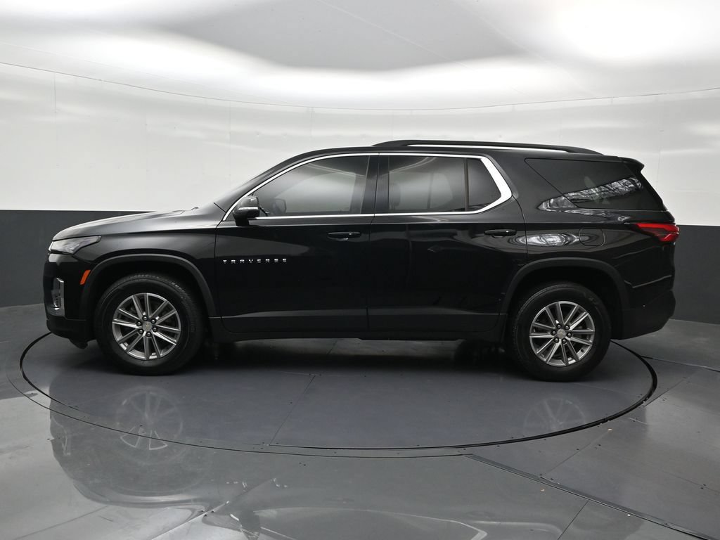 Used 2024 Chevrolet Traverse LT FWD image 2