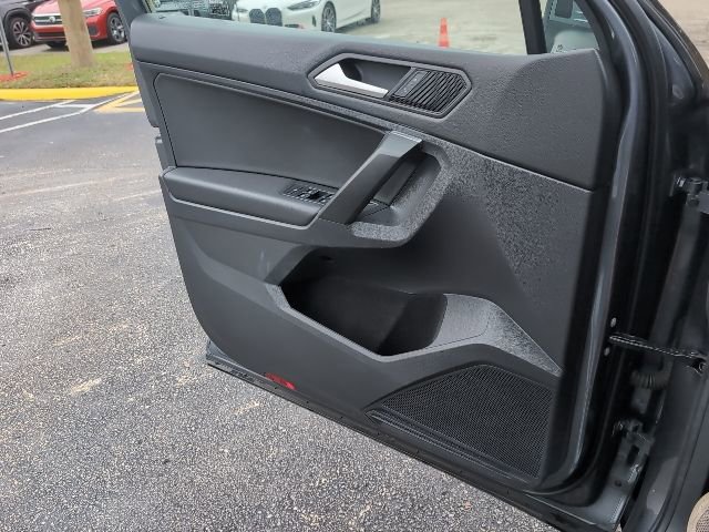 Used 2021 Volkswagen Tiguan SE image 21