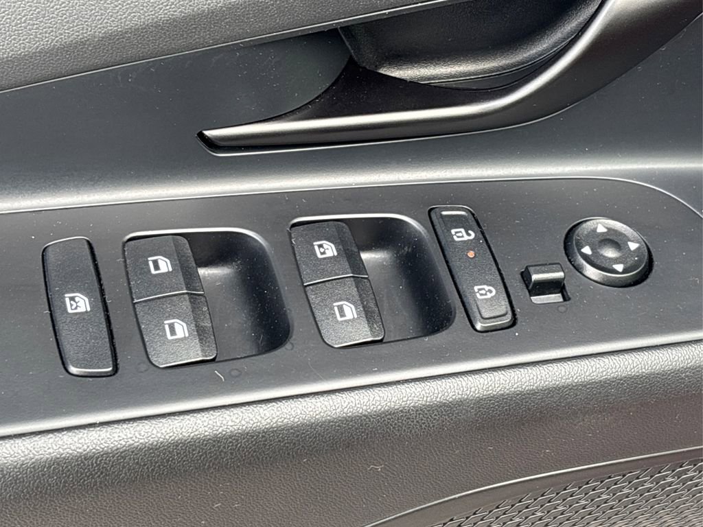 Used 2025 Hyundai Elantra Sport image 33
