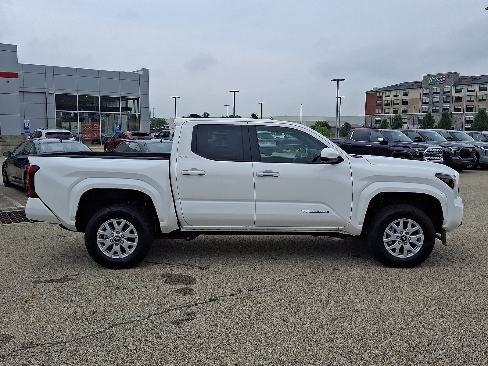 Certified 2025 Toyota Tacoma SR5 AWD/4WD image 7