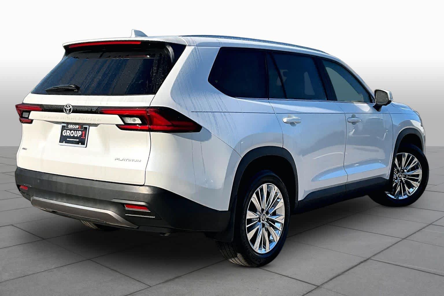 Used 2025 Toyota Grand Highlander AWD image 12