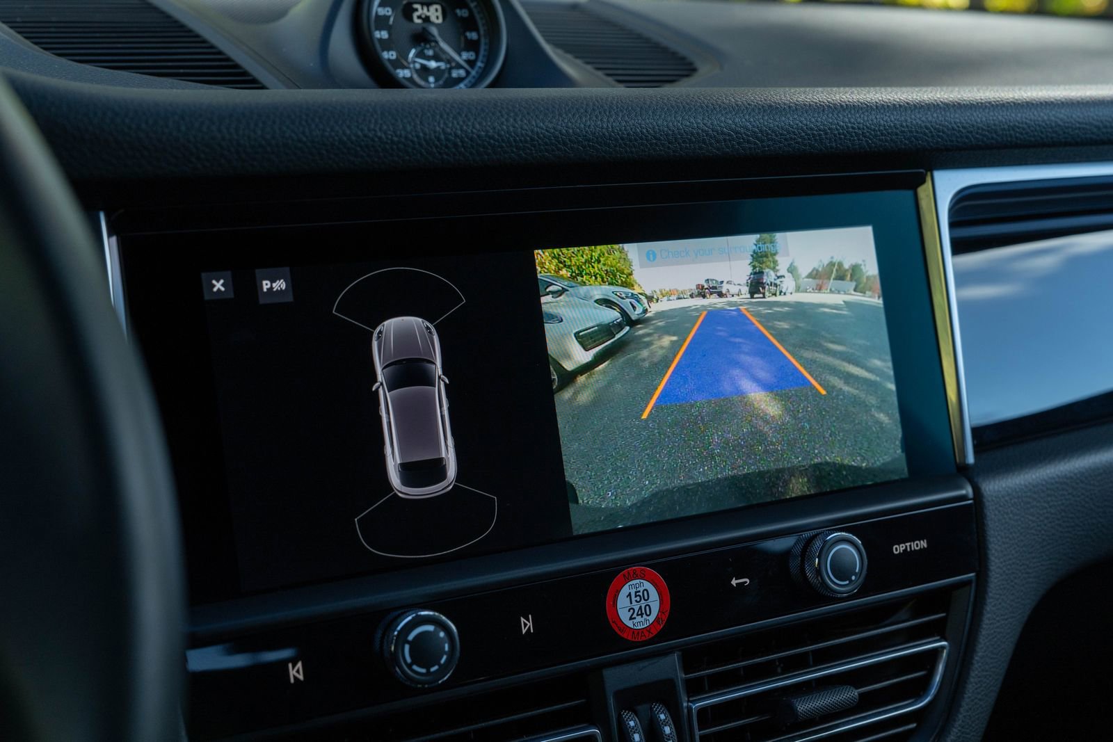 Certified 2025 Porsche Macan image 30