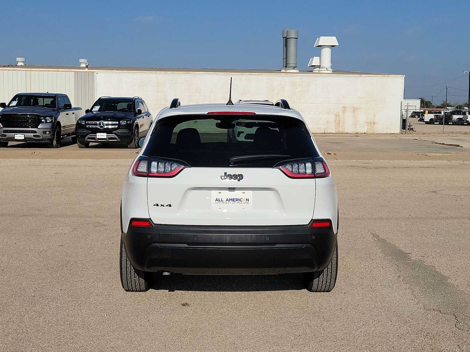 Used 2023 Jeep Cherokee Altitude Lux AWD/4WD image 7