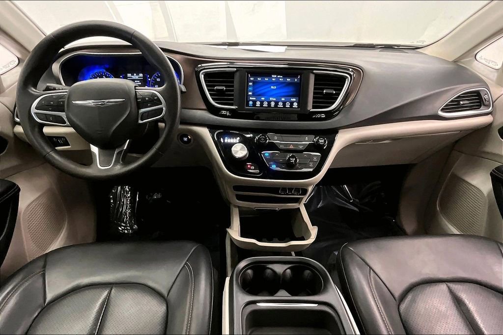 Used 2021 Chrysler Voyager Lxi image 14