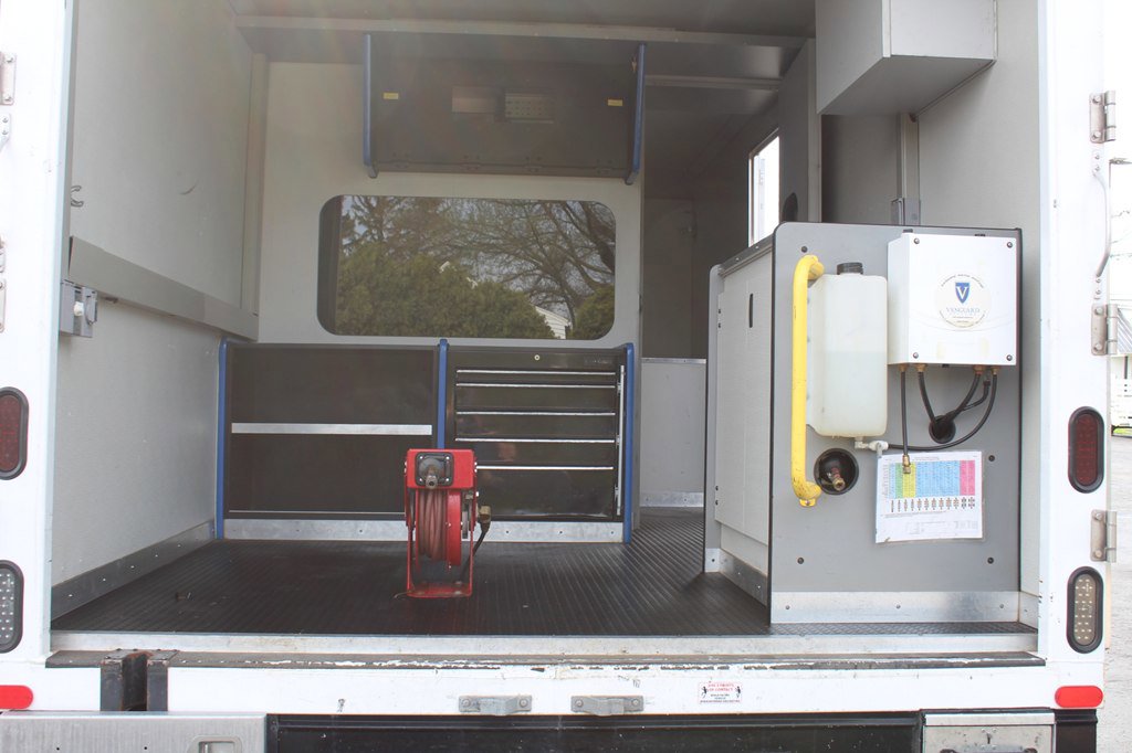 Used 2016 Chevrolet Express 4500 Extended image 35