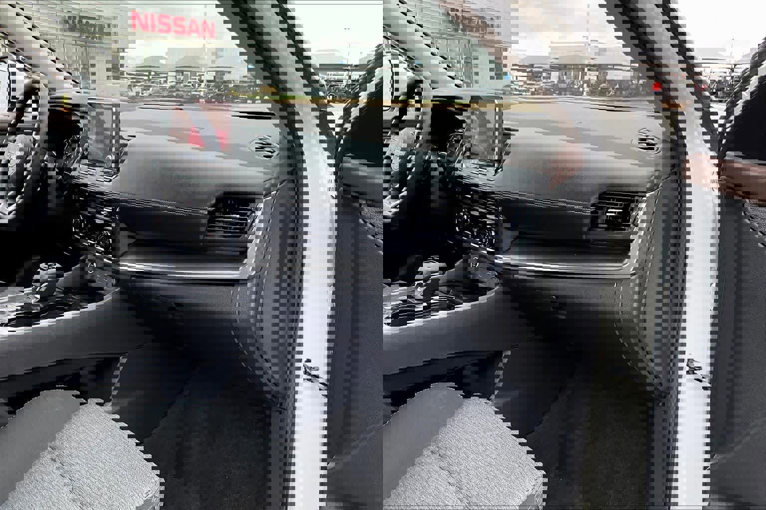 Certified 2023 Nissan Rogue SV FWD image 15