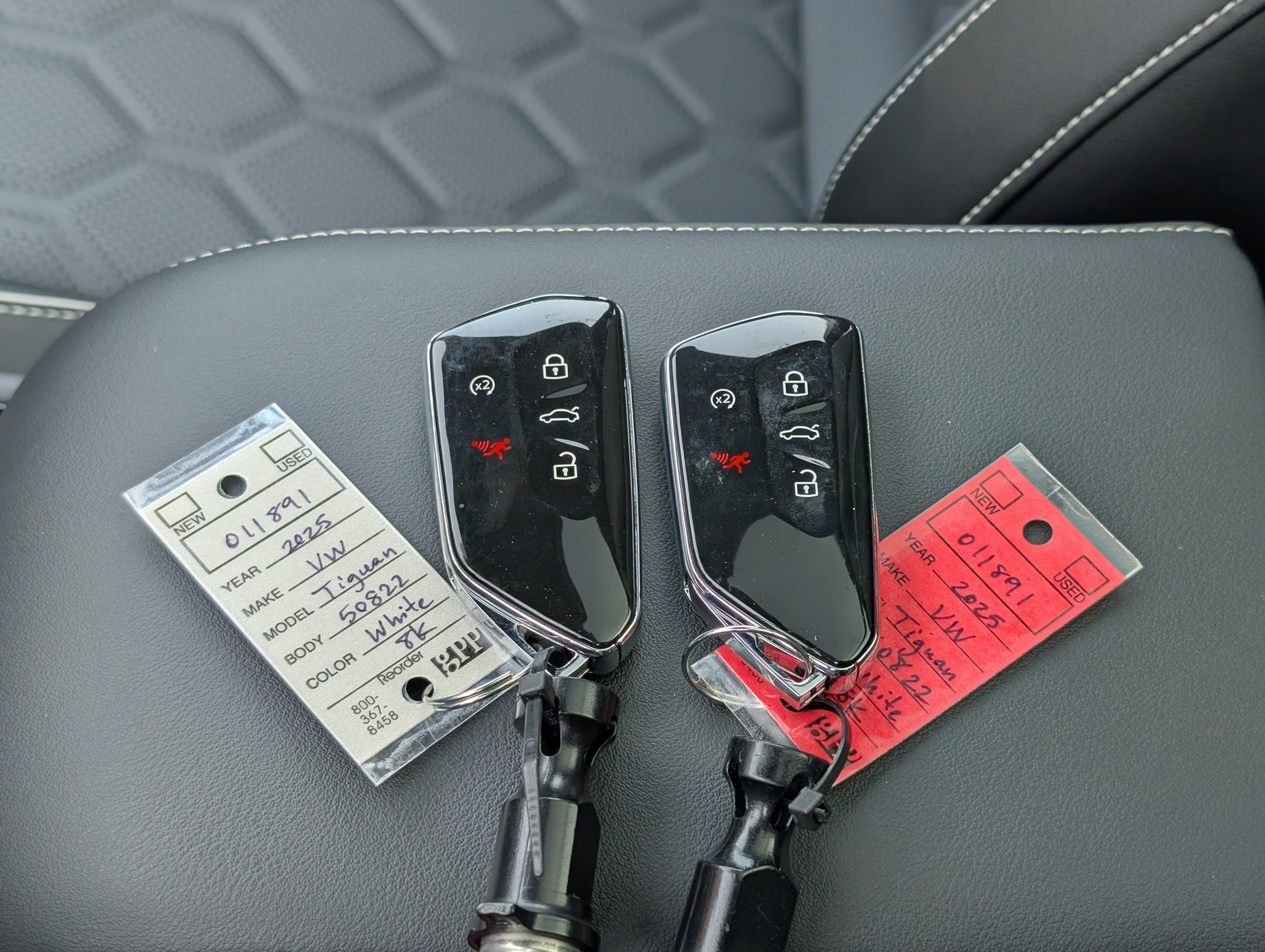 Used 2025 Volkswagen Tiguan SEL R-Line AWD/4WD image 40