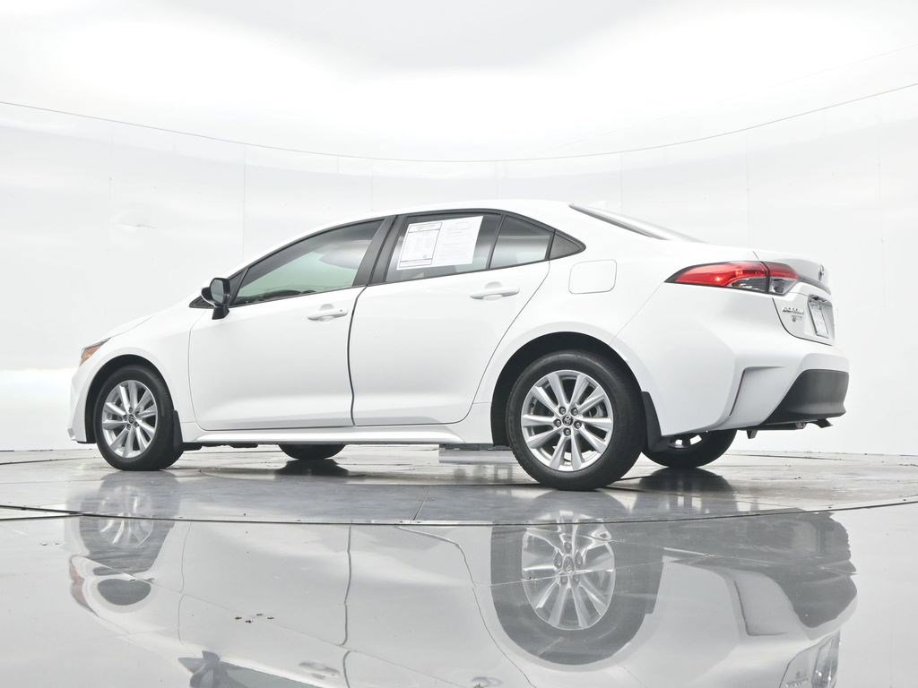 Used 2025 Toyota Corolla LE w/ LE Premium Package FWD image 33
