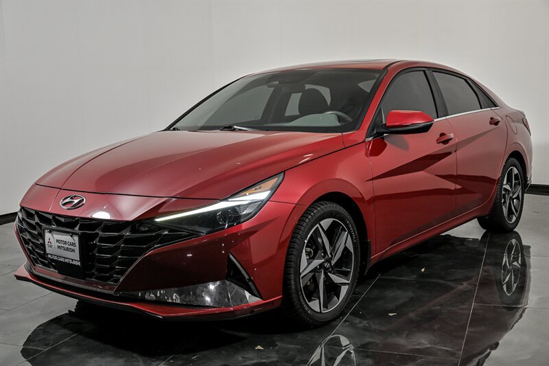 Used 2022 Hyundai Elantra SEL w/ Convenience + Premium Package FWD image 5