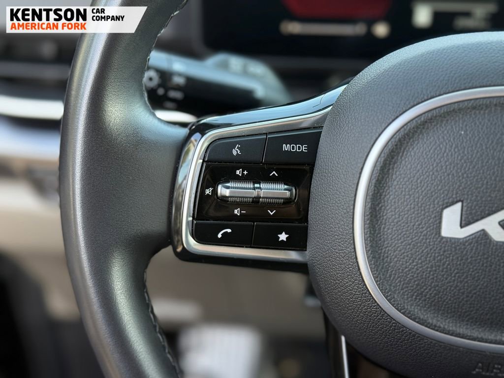 Used 2025 Kia Carnival image 21