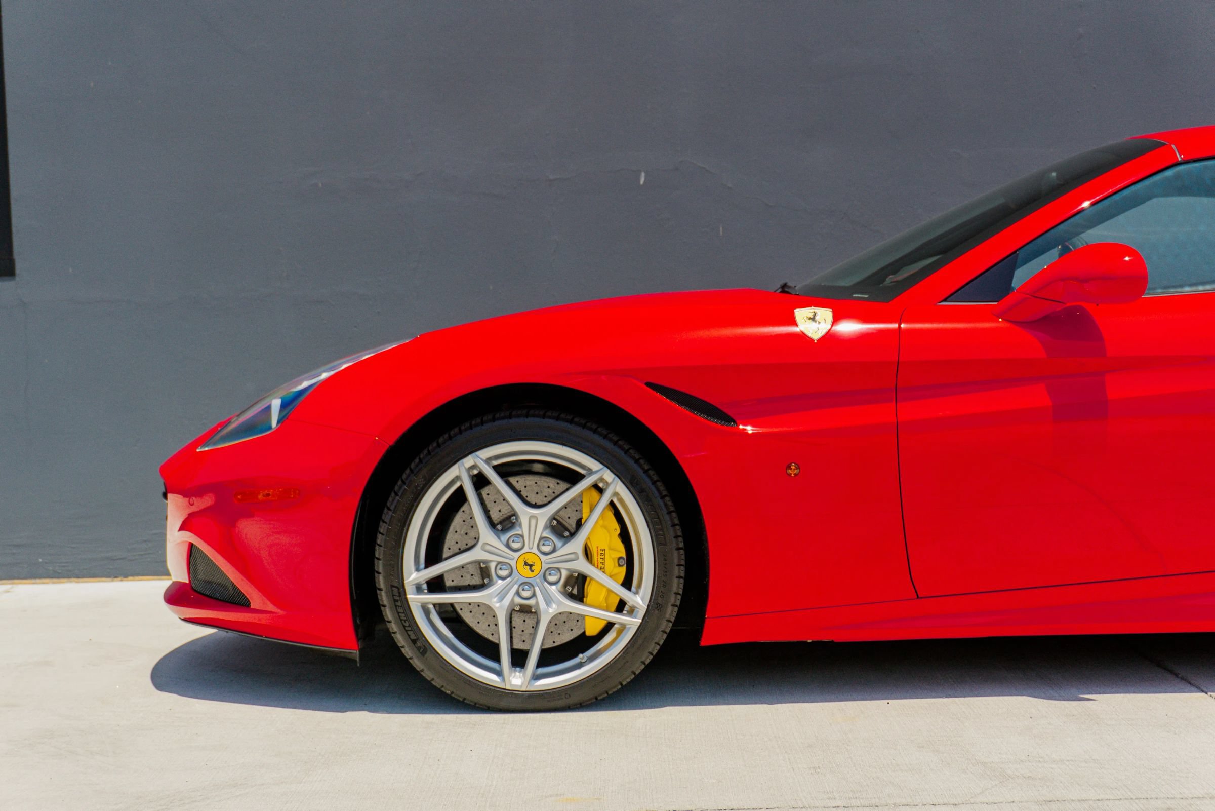 Used 2016 Ferrari California T RWD image 11