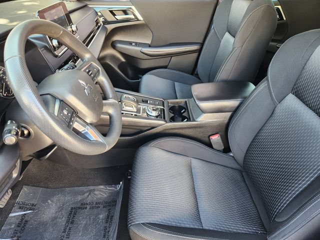 Used 2023 Mitsubishi Outlander ES FWD image 4