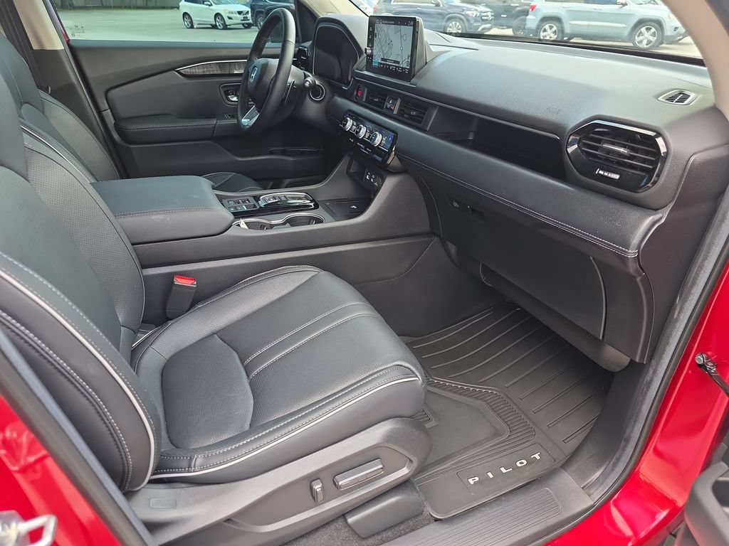 Used 2025 Honda Pilot Elite image 36