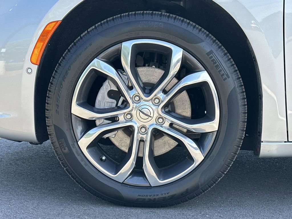 Used 2024 Chrysler Pacifica Pinnacle w/ Trailer Tow Group AWD/4WD image 16