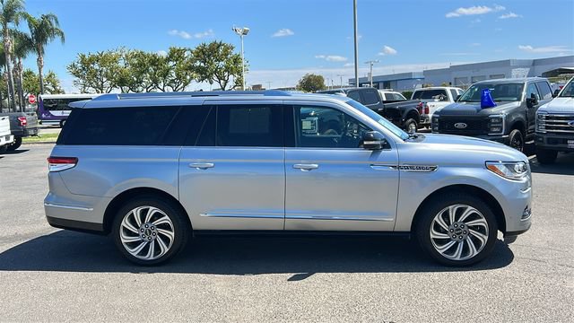 Used 2022 Lincoln Navigator L Reserve AWD/4WD image 2