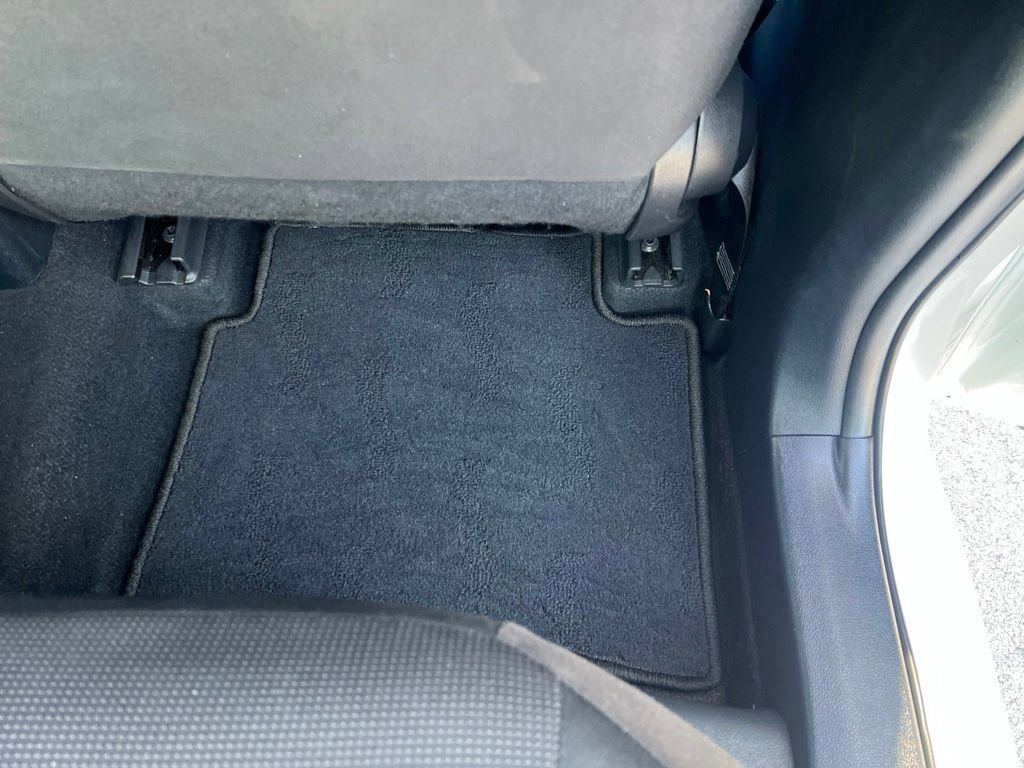 Used 2021 Toyota Prius L Eco FWD image 19