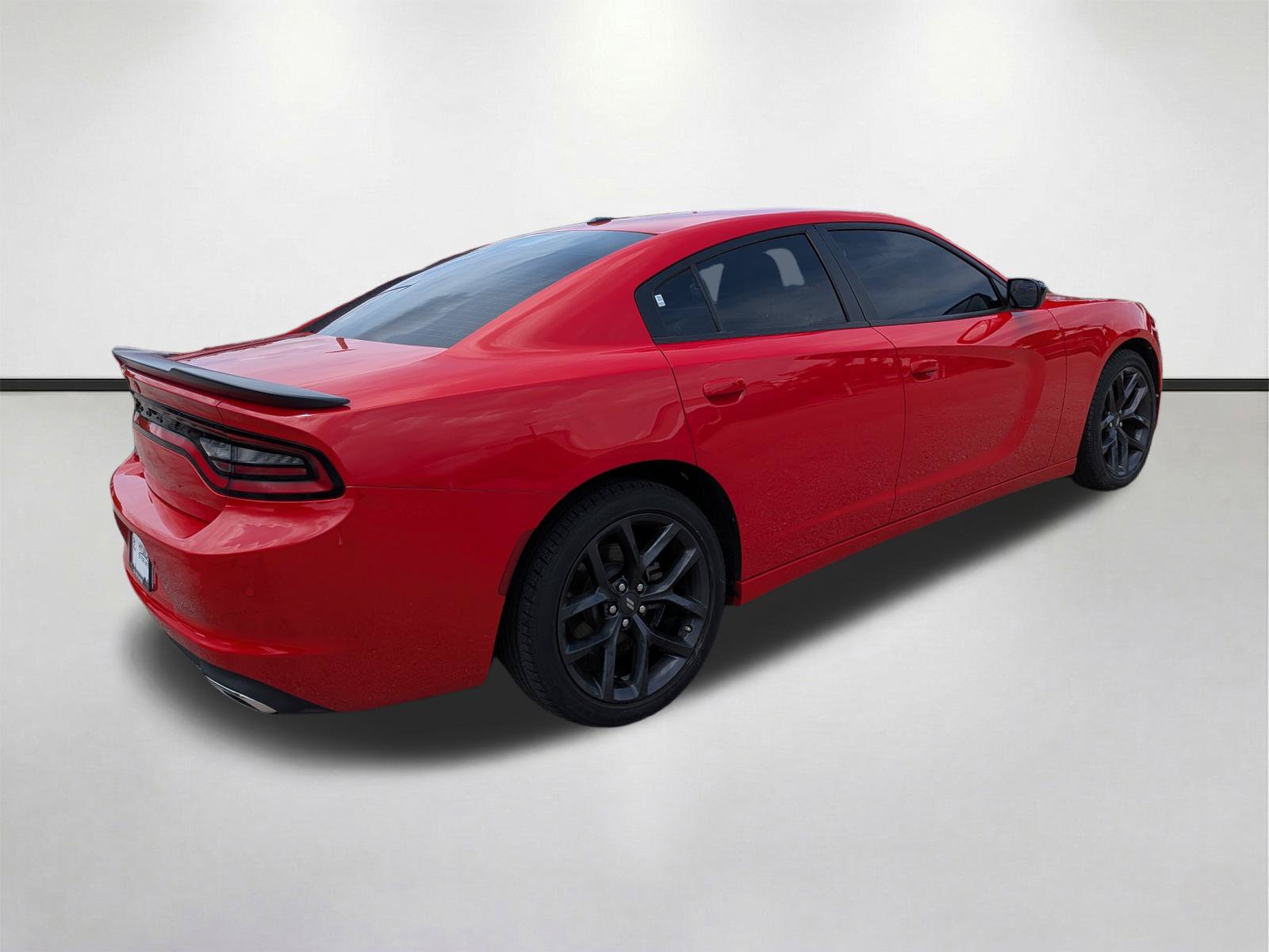 Used 2022 Dodge Charger SXT w/ Blacktop Package RWD image 4