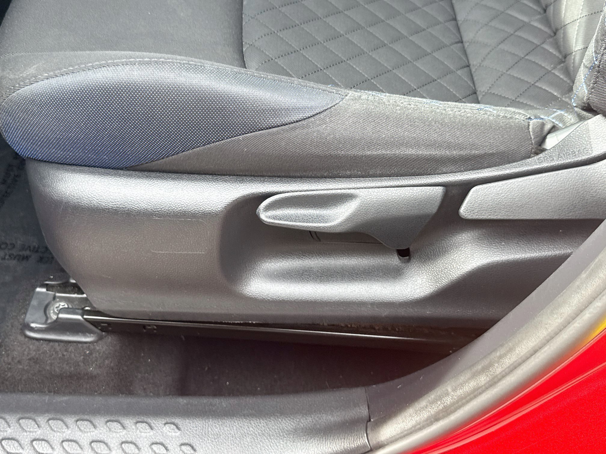 Used 2021 Toyota C-HR XLE FWD image 15