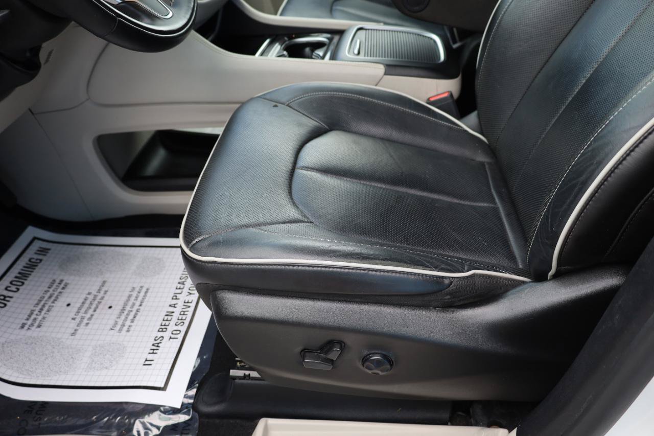 Used 2022 Chrysler Pacifica Limited FWD image 8