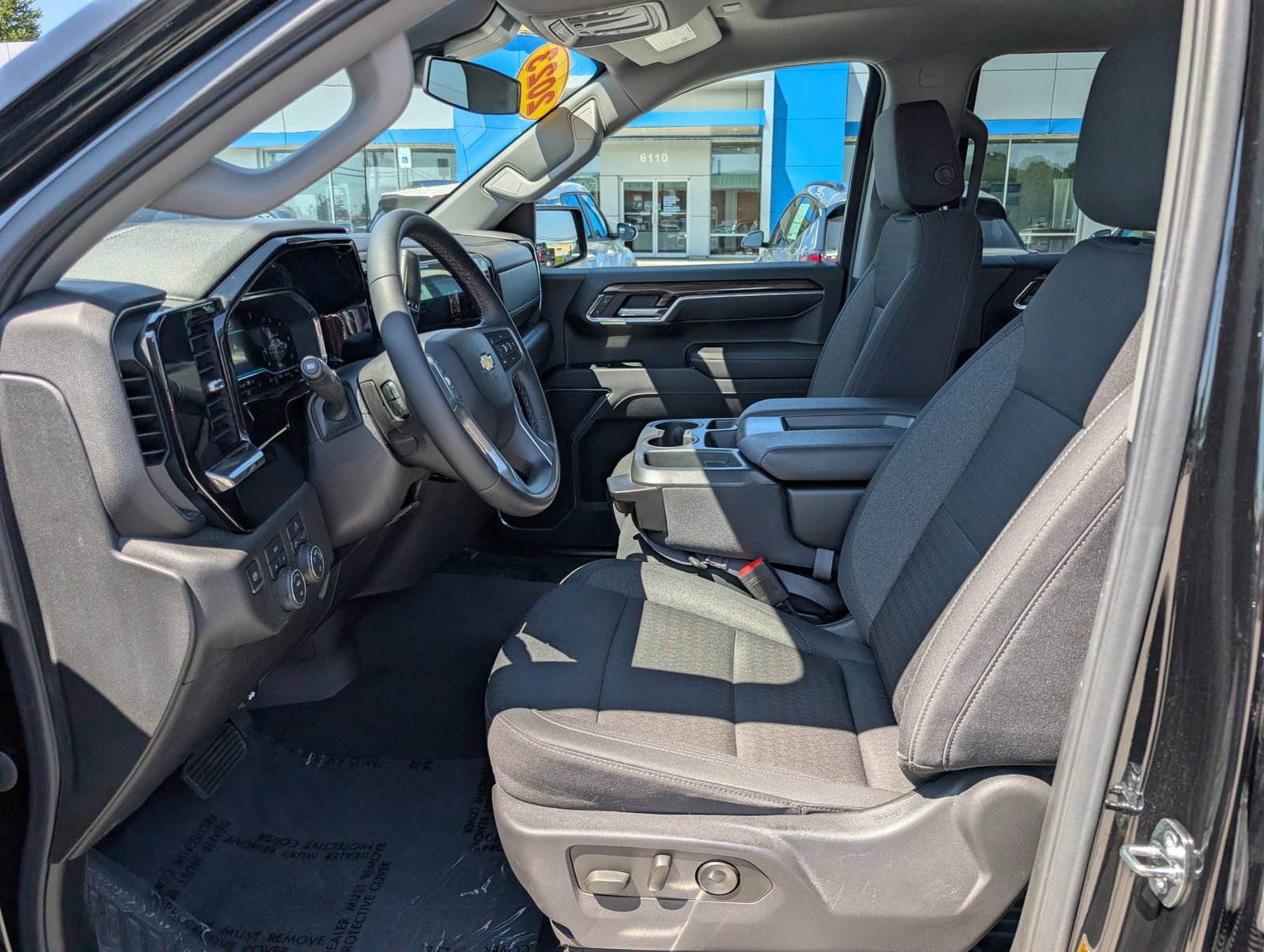 Used 2023 Chevrolet Silverado 1500 LT AWD/4WD image 15