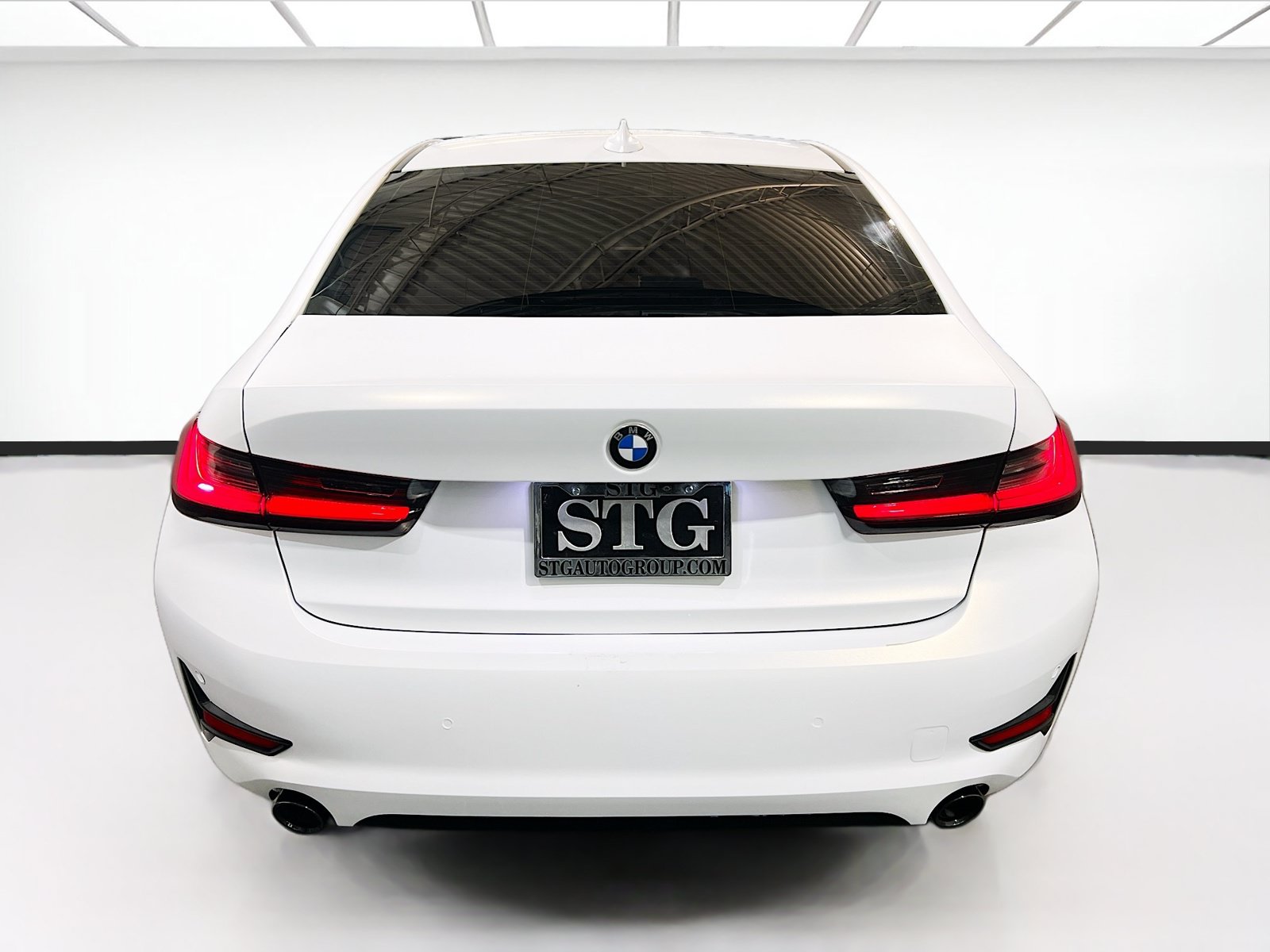 Used 2022 BMW 330i Sedan w/ Convenience Package RWD image 5