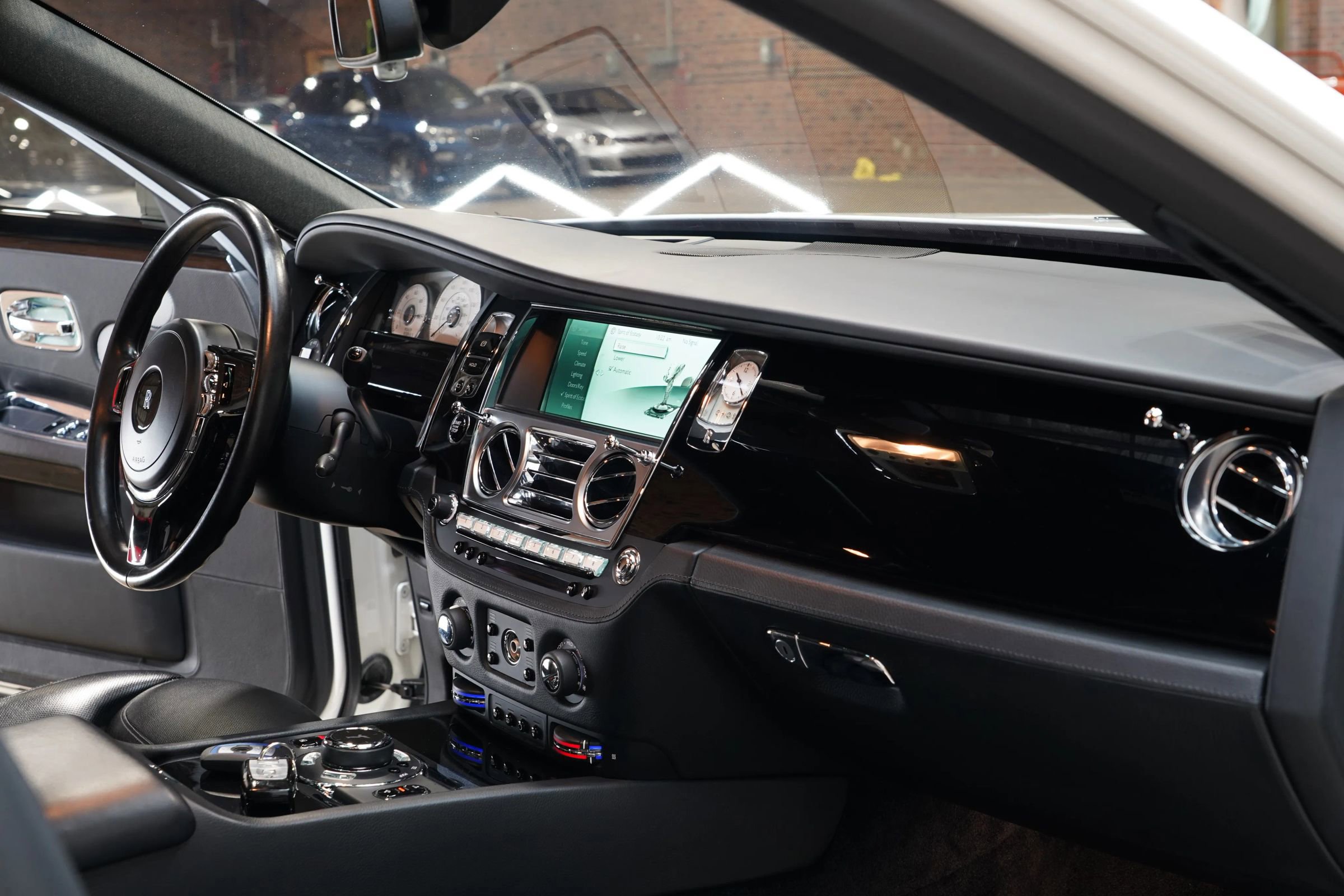 Used 2015 Rolls-Royce Ghost image 54